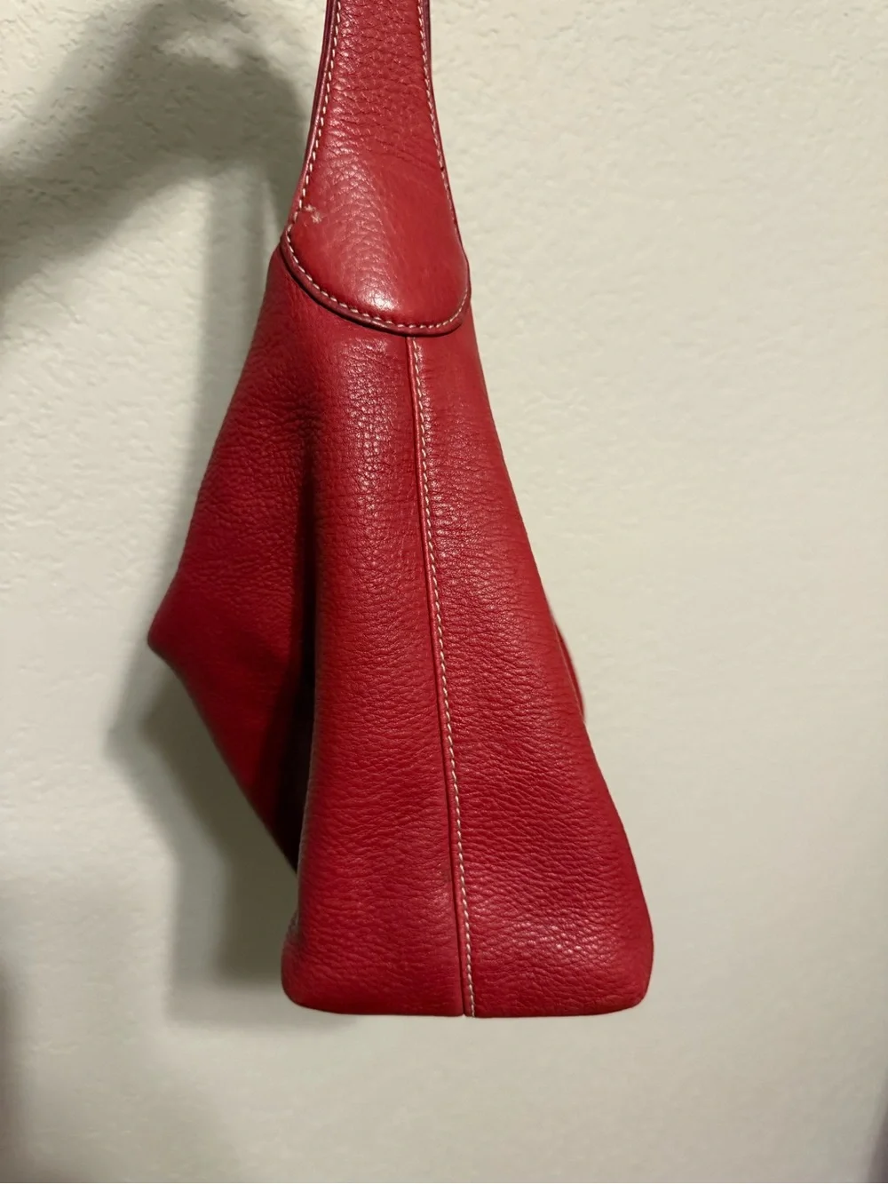 Dooney and Bourke Logo Lock Sac Red Leather